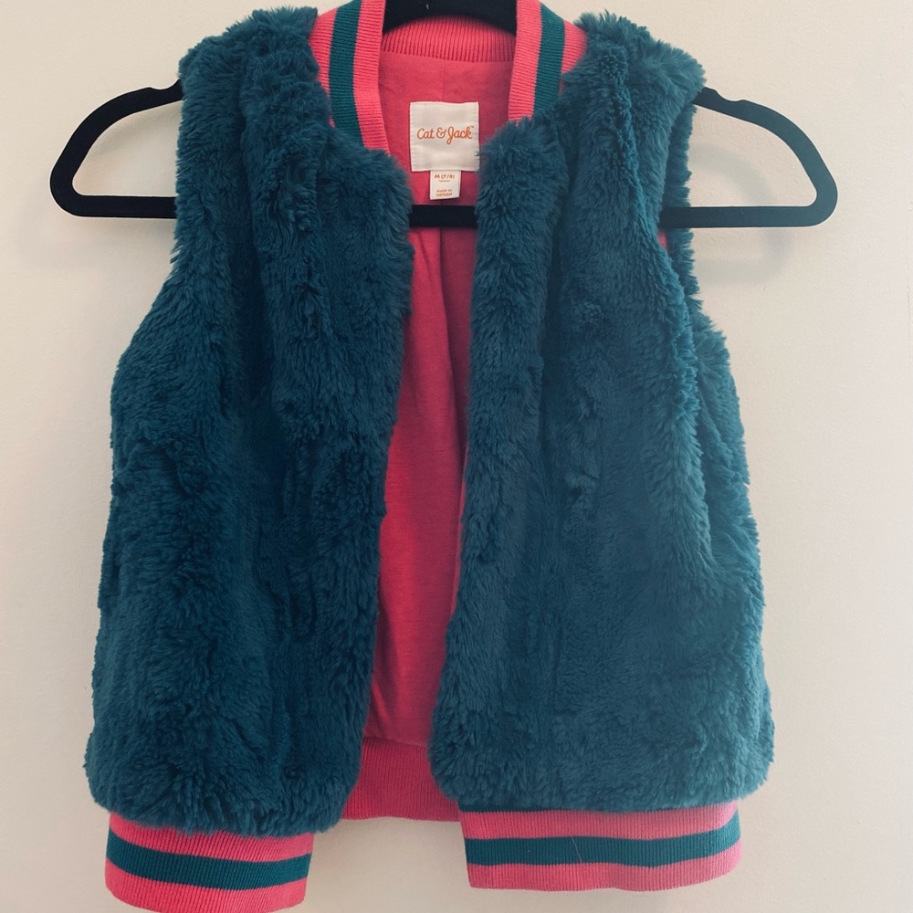 Cat and Jack girls vest size medium 7/8